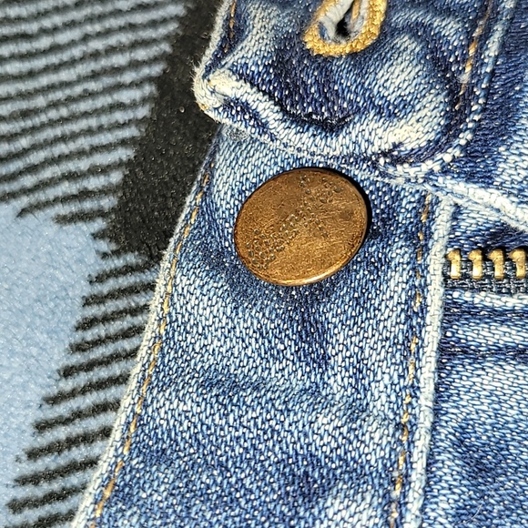 Vintage. Wrangler. Jean Shorts. Artistically created.  Waist 31 inseem 13 - Picture 10 of 14